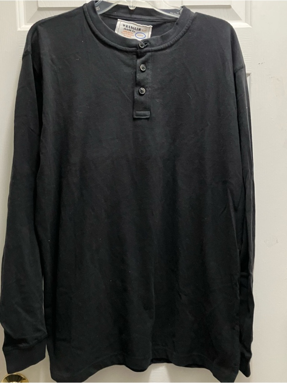 Wrangler Men’s  long-sleeve black  henley shirt Size Large